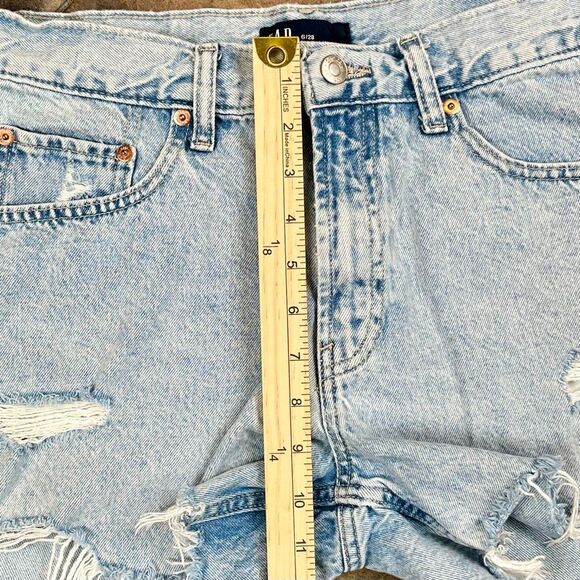 Gap Denim Distressed Cut Off Jean Stride Shorts 6 - Picture 5 of 6